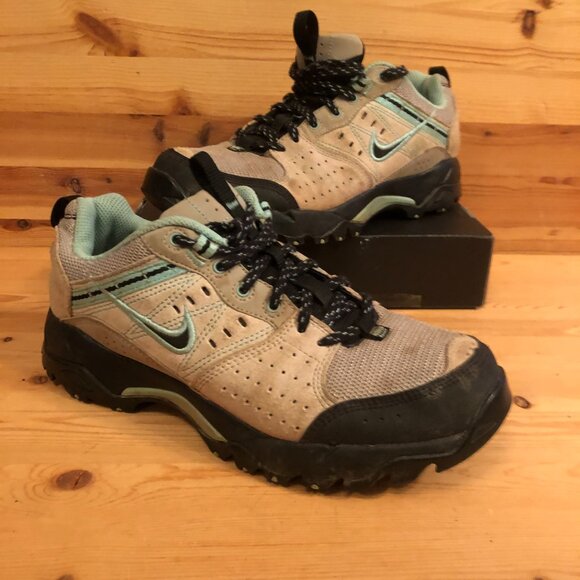 NIKE Women's Winter Hiking Boots waterproof leather ACG Lug Sole - Picture 3 of 12